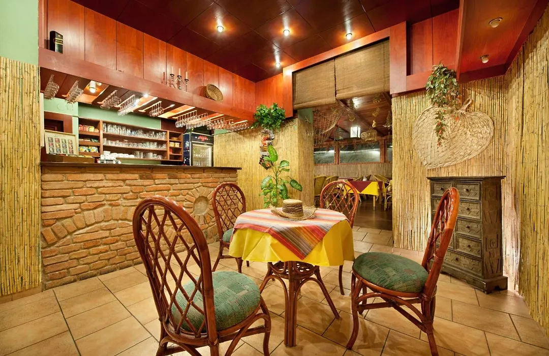 Hotel Henrietta-1